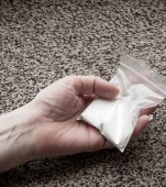 Profesoară prinsă în aeroport cu cocaină. Drogurile erau ascunse în cărțile pentru copii 