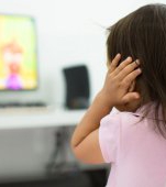 9 semne de la neurolog că un copil se uită prea mult la televizor