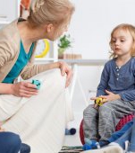 6 semne că educatoarea nu îl place pe copilul tău