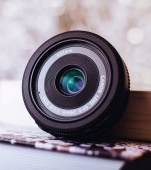 Un adolescent indignat pentru că părinții au pus camere video în camera lui ca să nu se mai masturbeze