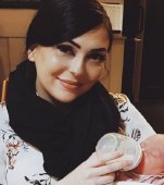 O mamă este batjocorită pentru că ieșit la restaurant la numai 4 zile după ce a născut