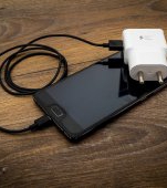 Atenție, părinți! O fetiță de 2 ani a murit din cauza încărcătorului unui telefon