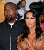 Prima poză cu bebelușul lui Kim Kardashian ne arată ce să NU punem într-un pătuț