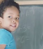 La 3 ani, acest copil rezolvă ecuații și bate adulții la șah. Cum a căpătat „superputerile”
