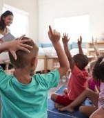 Cum să faci așa ceva! Educatoarele unei grădinițe din România au interzis accesul părinților la serbarea de final de an