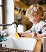 De ce ar trebui să îți lași copilul să te ajute, atunci când vrea