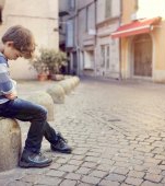 O mama este arestată după ce și-a abandonat copilul în intersecție pentru că a vărsat mâncare în mașină