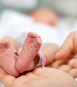 Un bebeluș a fost furat dintr-un spital! Poliția suspectează un traficant de carne vie