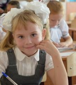 10 lei pe zi pentru elevii fără absențe. În ce condiții pot accesa banii