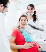 Gingivita poate fi periculoasă în sarcină. Ce spune medicul