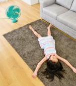 Atenție! Cum trebuie să dormi în vremuri de caniculă: reguli pentru adulți și copii