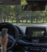 Dacă ai telefonul în mână când ești la volan, rămâi fără permis! O nouă lege în codul rutier