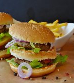 Atenție, părinti! Un tânăr a murit, dupa ce a mâncat la fastfood