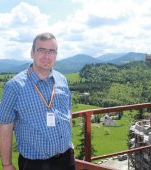 Un profesor s-a împrumutat la bancă pentru a duce în excursii elevii nevoiași