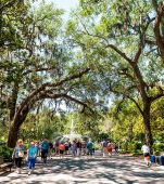 Copii puși în pericol de moarte într-un parc din Bucuresti: un bărbat i-a amenințat cu cutițul