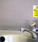 Fetiță de 2 ani, băgată de bunică în apă clocotită: „Am avut o zi proastă!”