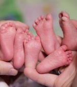 Curaj de mamă: însărcinată cu tripleți, a intrat în travaliu și și-a salvat primul născut până ce a venit echipajul medical