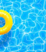 O fetiță de 12 ani a murit la piscină, într-un mod șocant. 7 oameni s-au chinuit să o scoată din apă