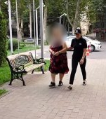 INCINDENT ÎNGROZITOR: O femeie a înjughiat un băiețel de 3 ani în față. Imaginile sunt terifiante!