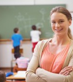 8 întrebări pe care să NU le pui când întâlnești educatoarea sau învățătoarea copilului tău pentru prima oară 