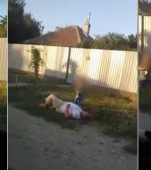 VIDEO: Momentul șocant când o mamă beată cade în șanț. Ce face copilul ei de câțiva anișori