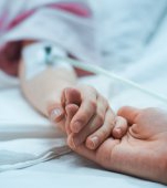 Mami, nu mai rezist, sunt pregătit să mor! Mesajul tulburător al unui copil bolnav, către cea care i-a dat viață