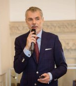 Medicul Mihai Craiu avertizează, după ce o stewardesă a murit de encefalită rujeoloasă: „Riscurile sunt mari dacă nu faceți asta”