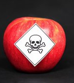 Mere cu substanțe cancerigene, pe băncile elevilor din România! Vezi unde s-a întâmplat asta și cum le deosebești