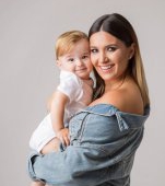 Ela Crăciun lansează “12 luni fără griji”, abecedarul mămicilor din România