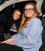 Erou la 8 ani! Un băiețel conduce mașina mamei sale, după ce aceasta a făcut atac cerebral la volan