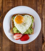 Dacă vrei să ai o inimă sănătoasă, mănâncă micul dejun la ora asta