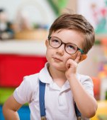 Un copil inteligent pune sute de întrebări pe zi și nu se lasă până nu primește răspunsuri la ele