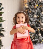Să nu mai spunem că darurile alea scumpe pe care le primesc sunt de la Moșu - sfatul solistului de la „Hara” pentru a stopa frustrările copiilor din familii mai sărace