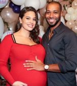 Celebrul supermodel Ashley Graham a devenit mămică