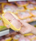 Alertă de la Comisia Europeană! Carnea cu gripă aviară a ajuns și în România