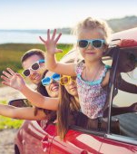 Studiu recent: un copil este mai fericit dacă pleacă în vacanțe cu părinții, decât dacă primește gadget-uri sau jucării