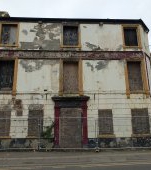 Caz șocant în Slatina: o mamă infirmieră își ținea nou-născutul într-un imobil părăsit, în frig și mizerie, de rușine să nu afle familia ei