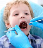 Un băiețel de 4 ani din Pitești a intrat în comă în timpul unei interventii la dentist