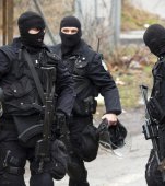 Mascații au greșit adresa și au dat buzna peste o mamă și copiii ei: „Copiii plângeau. Cei mici erau foarte speriați. Am chemat Ambulanța”