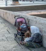 Caz șocant! Un bebeluș a fost răpit din maternitate și folosit la cerșit