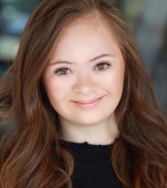 Cum a devenit model o fetiță cu sindrom Down, căreia medicii nu-i dădeau nicio șansă