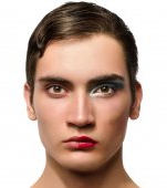 Copilul meu de 7 ani nu are nevoie să știe ce e acela un travestit! Scandal la o școală unde invitatul care le-a vorbit copiilor a scandalizat părinții