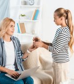 Copilul nu-l faci ca să îți aducă un pahar de apă la bătrânețe
