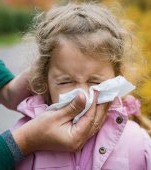 O mama diagnosticată cu coronavirus și-a trimis copilul la școală până ieri