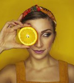 6 moduri prin care vitamina C îți ajută tenul