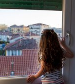 COVID-19 ne-a transformat în generația SANDVIȘ: trebuie să alegem între părinții noștri și copii