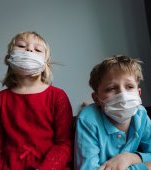 Primul caz din România: ambii părinți cu coronavirus, fără alte rude care să îi ajute. Unde au ajuns copiii?