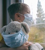 Sfâșietor! Cum arată viața unei asistente medicale, care s-a mutat de acasă pentru a-și proteja familia: "Îmi văd copiii prin geam"