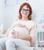 O femeie de 68 de ani și-a văzut visul cu ochii: a născut o pereche de gemeni