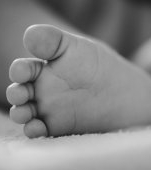 Caz grav de neglijență în Gorj: un bebeluș de 5 luni a murit înecat cu lapte